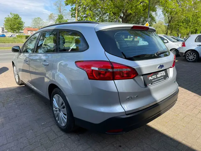 Ford Focus view 6