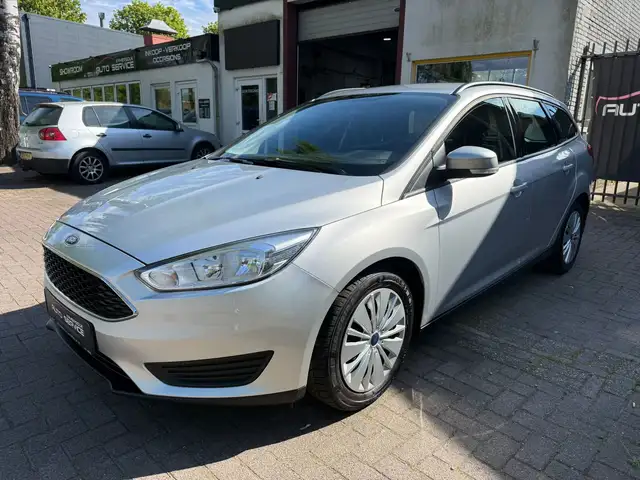 Ford Focus view 4