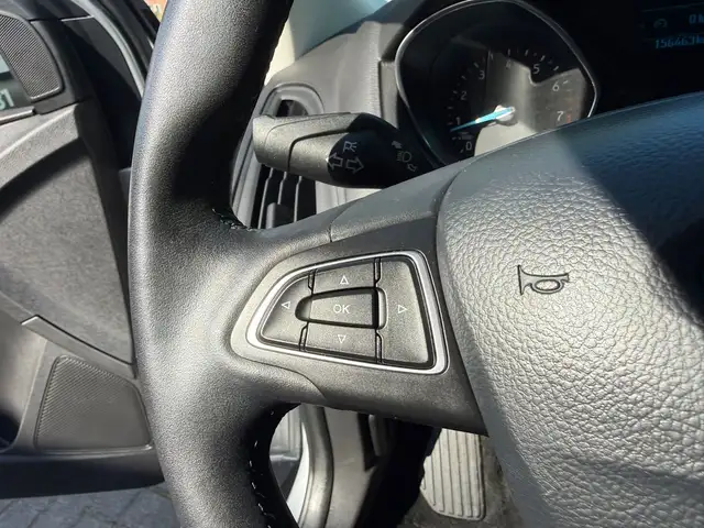 Ford Focus view 14