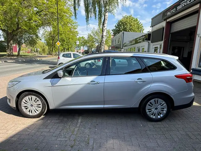 Ford Focus view 5