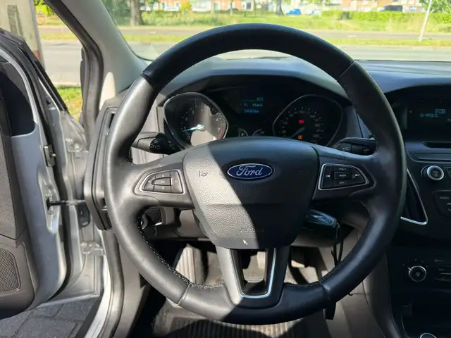 Ford Focus view 11