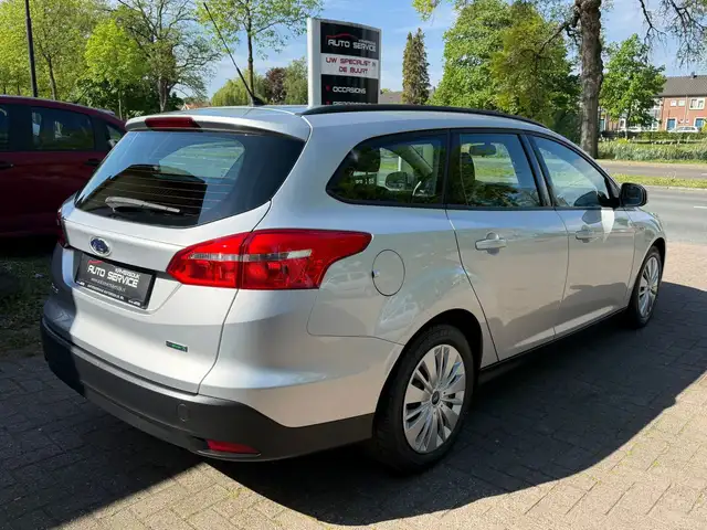 Ford Focus view 8