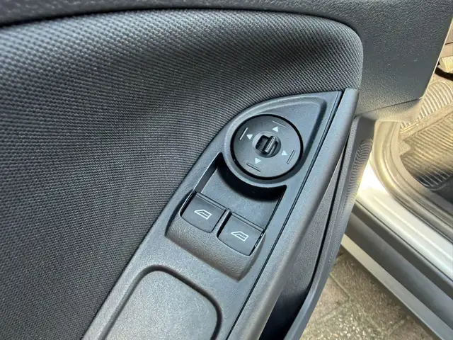 Ford Focus view 18