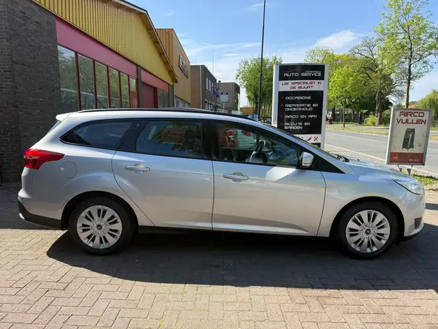 Ford Focus view 9