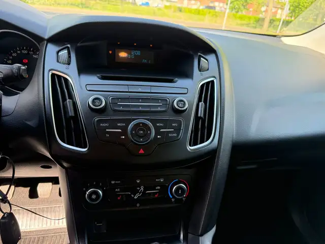 Ford Focus view 13