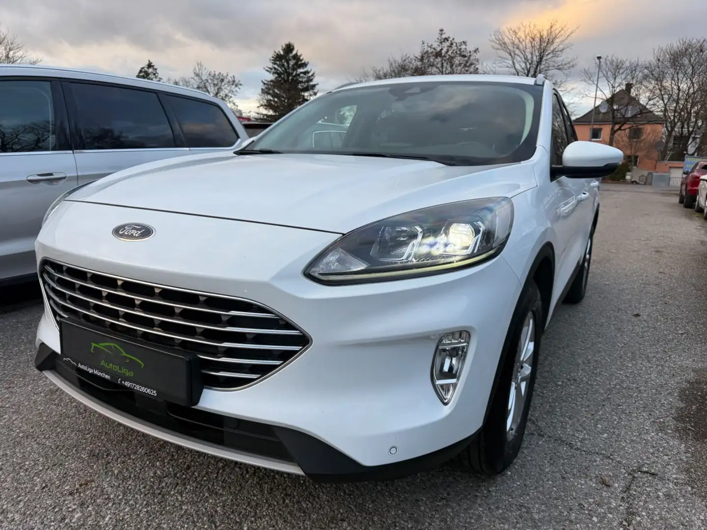 Ford Kuga 1,5 EcoBlue TDCI Automatik Titanium Weiß - 1