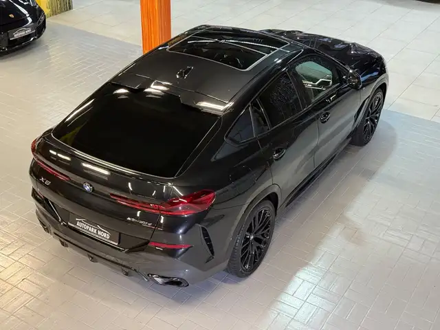 BMW X6 view 9