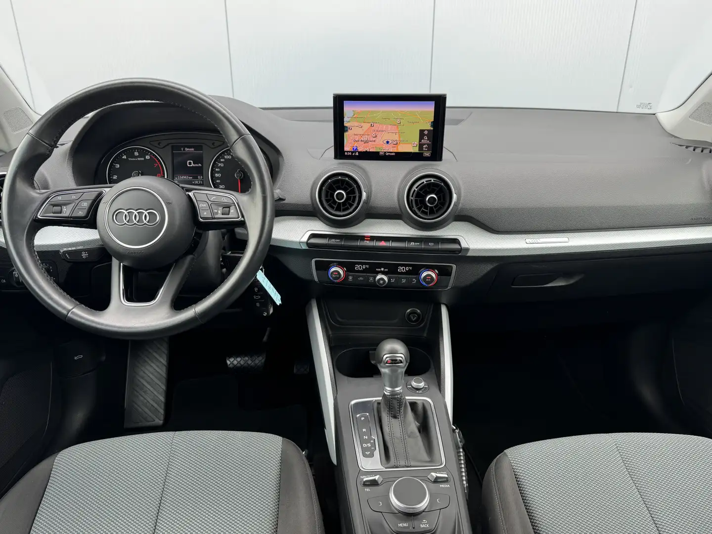 Audi Q2 30 TFSI Design Automaat Navigatie/Climate/17inch. Grijs - 2