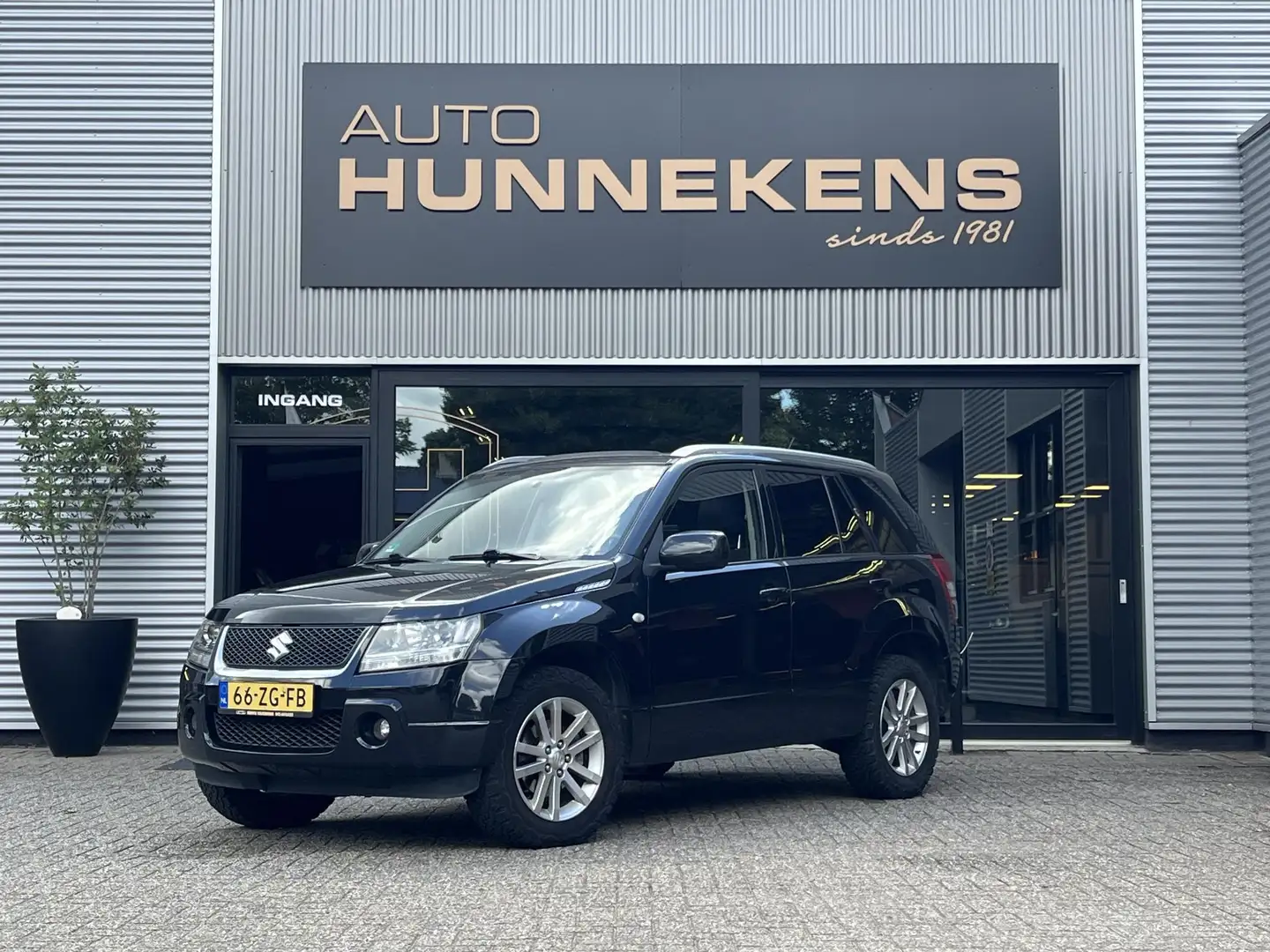 Suzuki Grand Vitara 2.0-16V Limited Zwart - 1