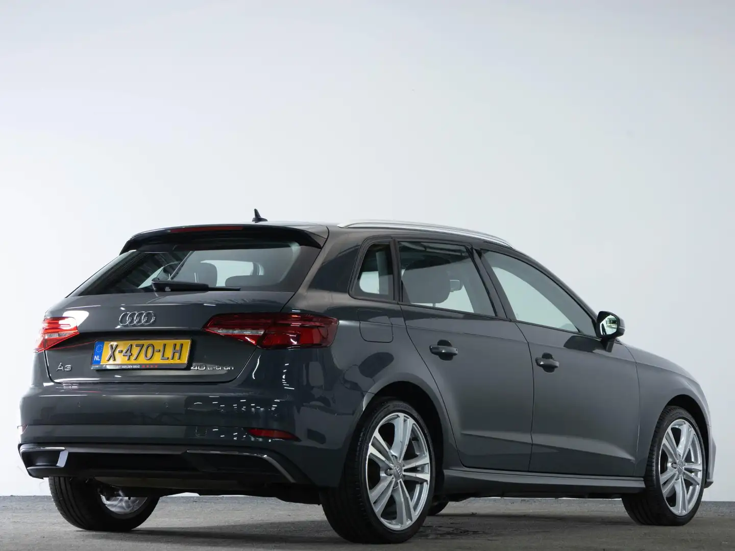 Audi A3 Sportback 40 e-tron 204 PK Advance Sport | LED | S Grijs - 2