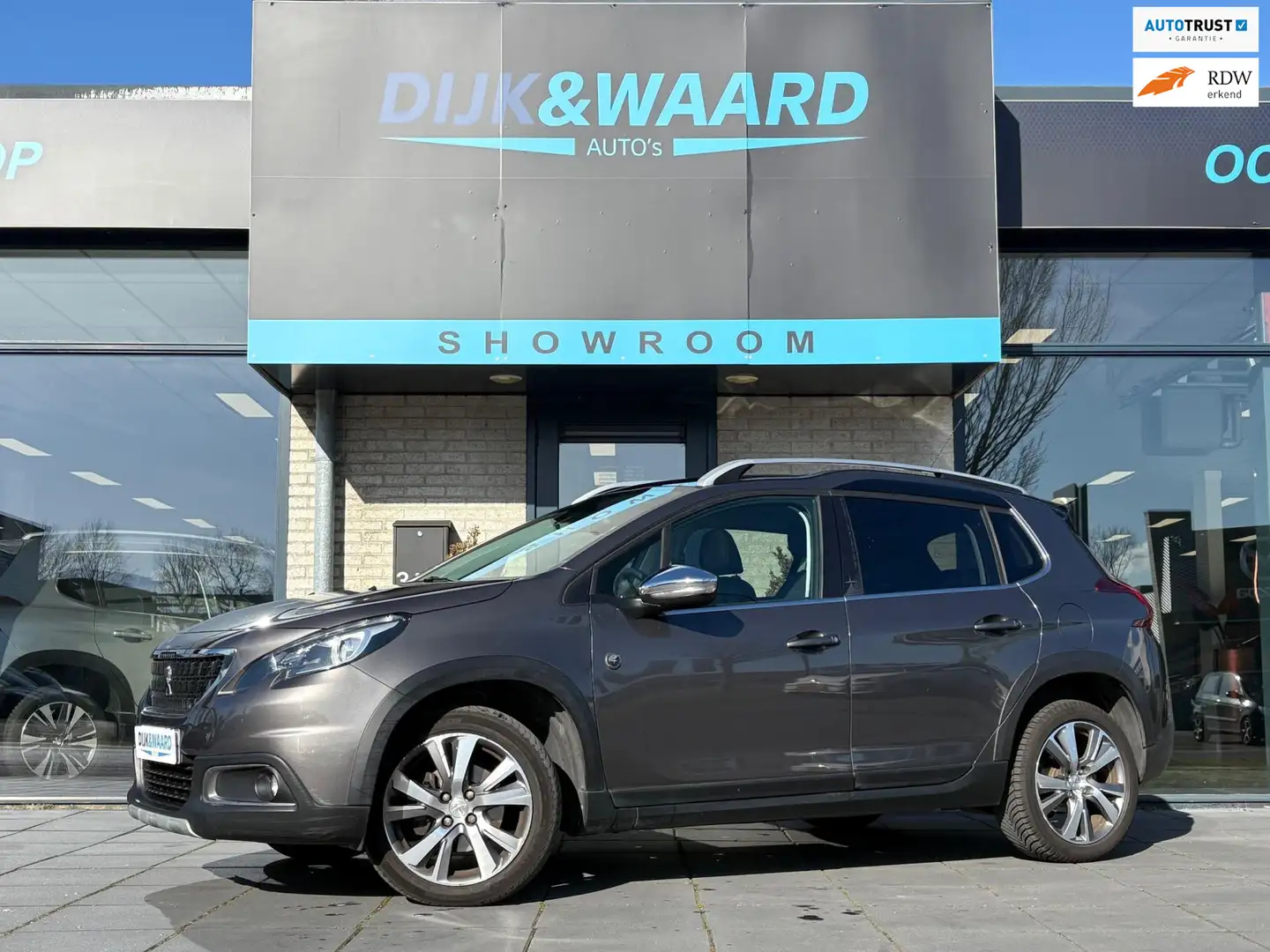 Peugeot 2008 1.2 PureTech Allure | PANO | AUTOMAAT | CARPLAY | Gris - 1