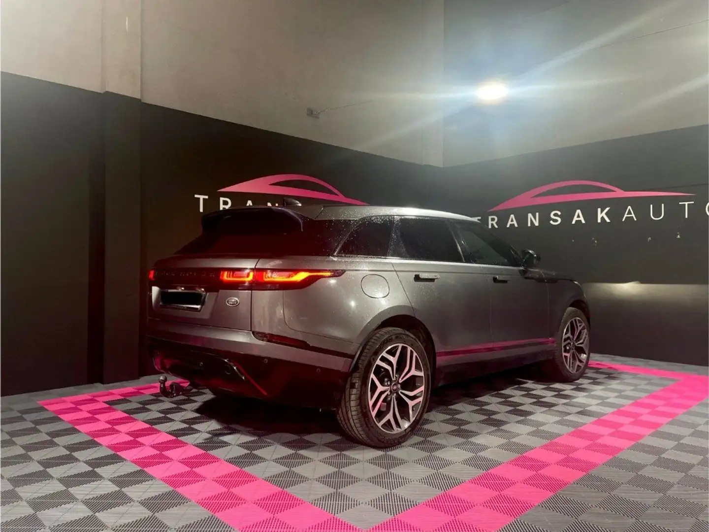 Land Rover Range Rover Velar VELAR 2.0 D R-Dynamic SE AWD / CAMERA 360 / CUIR C Gris - 2