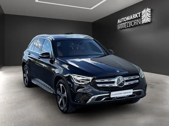 Mercedes-Benz GLC view 2