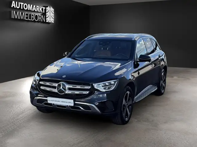 Mercedes-Benz GLC view 3