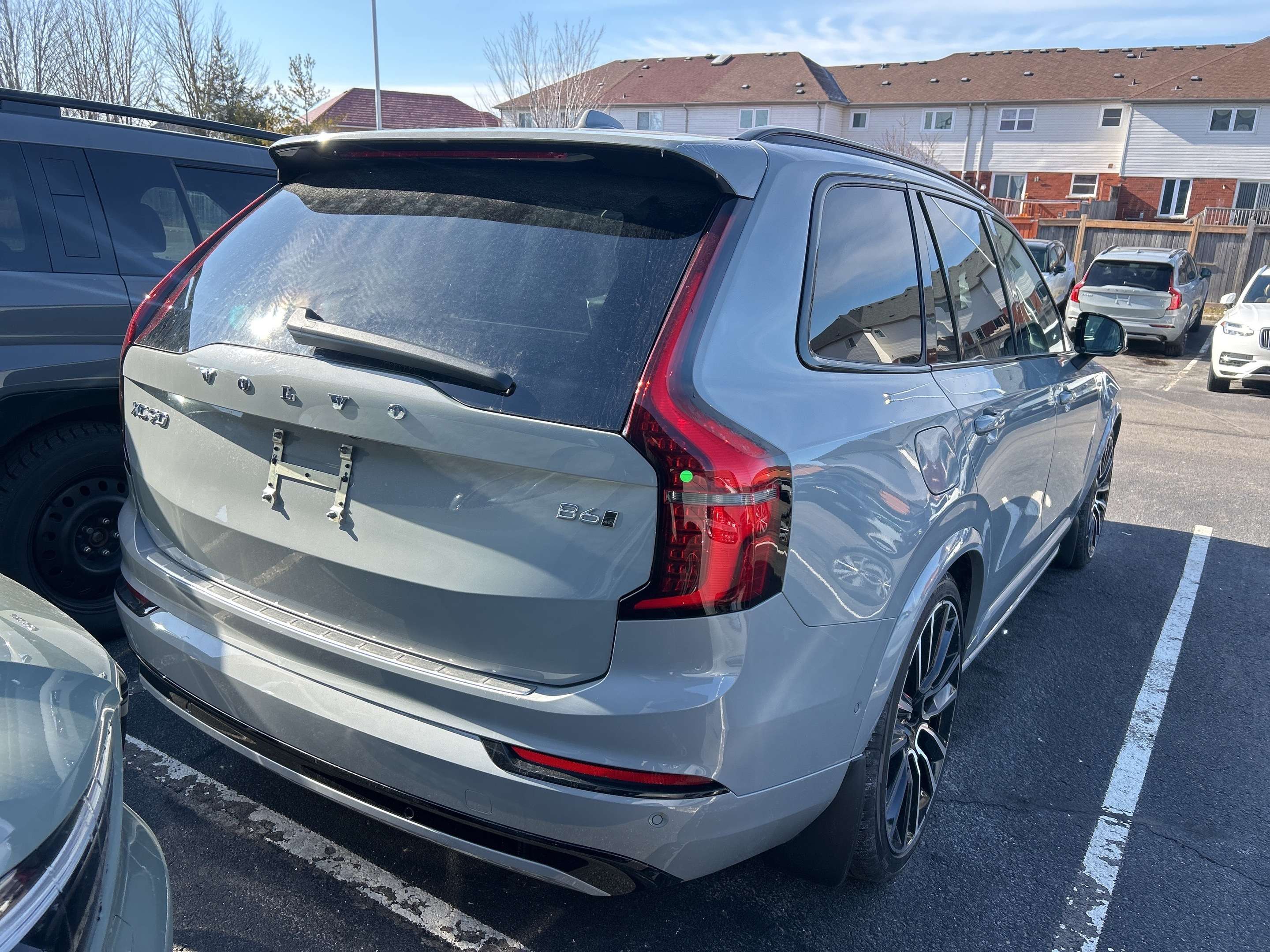 2026 Volvo XC90 B6 AWD Ultra Dark Theme 7-Seater alt 3