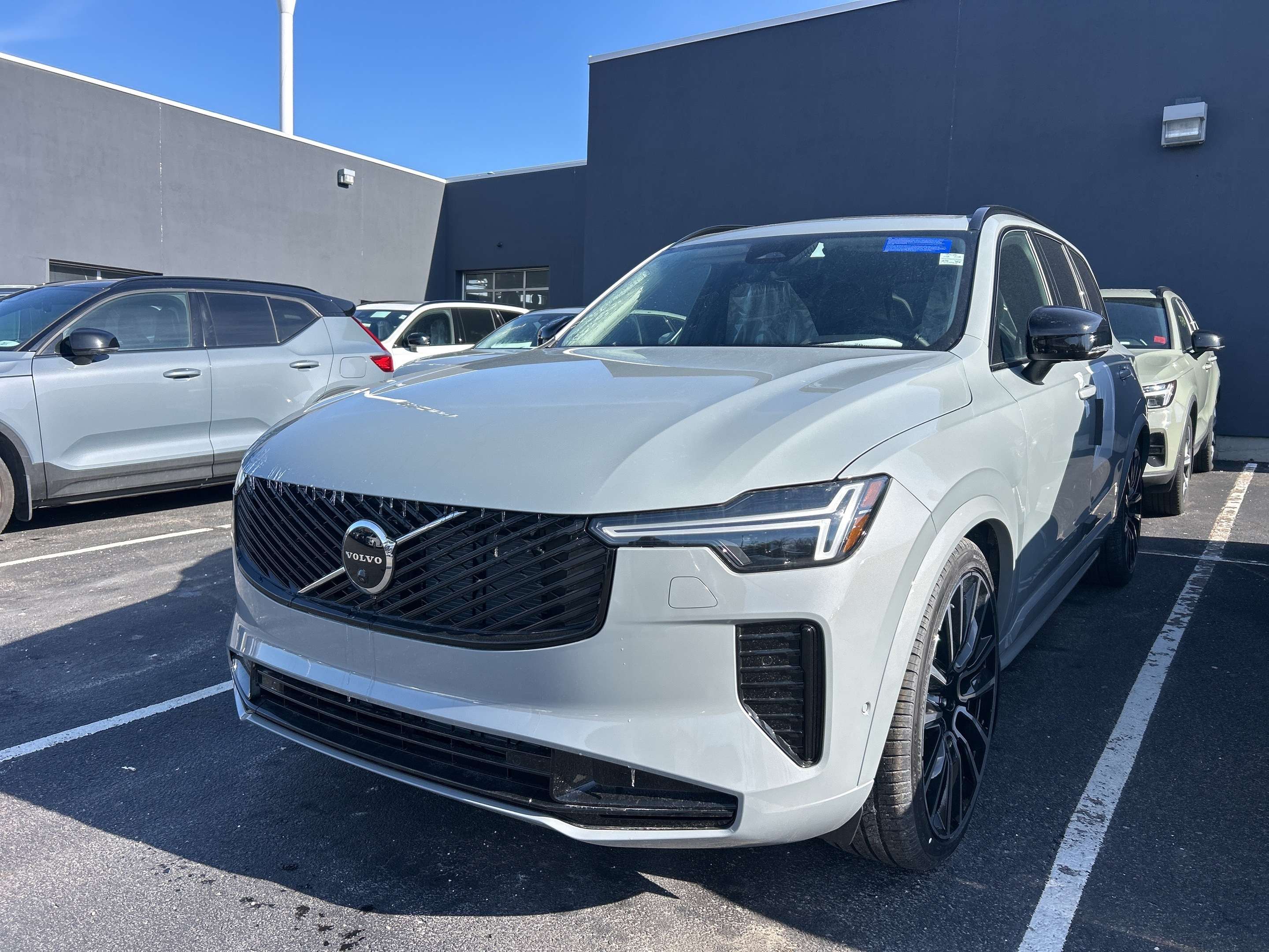 2026 Volvo XC90 B6 AWD Ultra Dark Theme 7-Seater