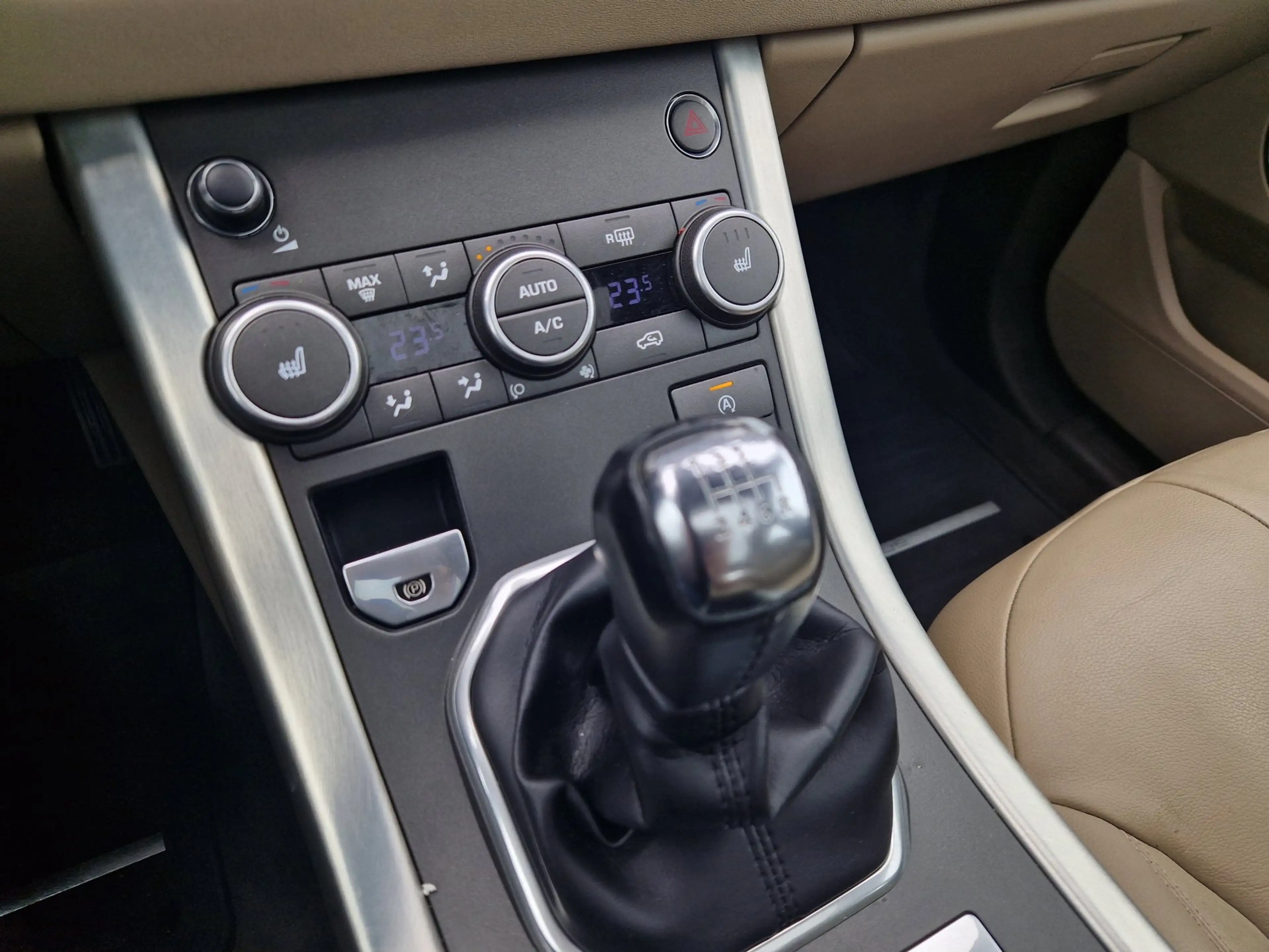Land Rover Range Rover Evoque 2.0 eD4 Urban Series SE — photo 20