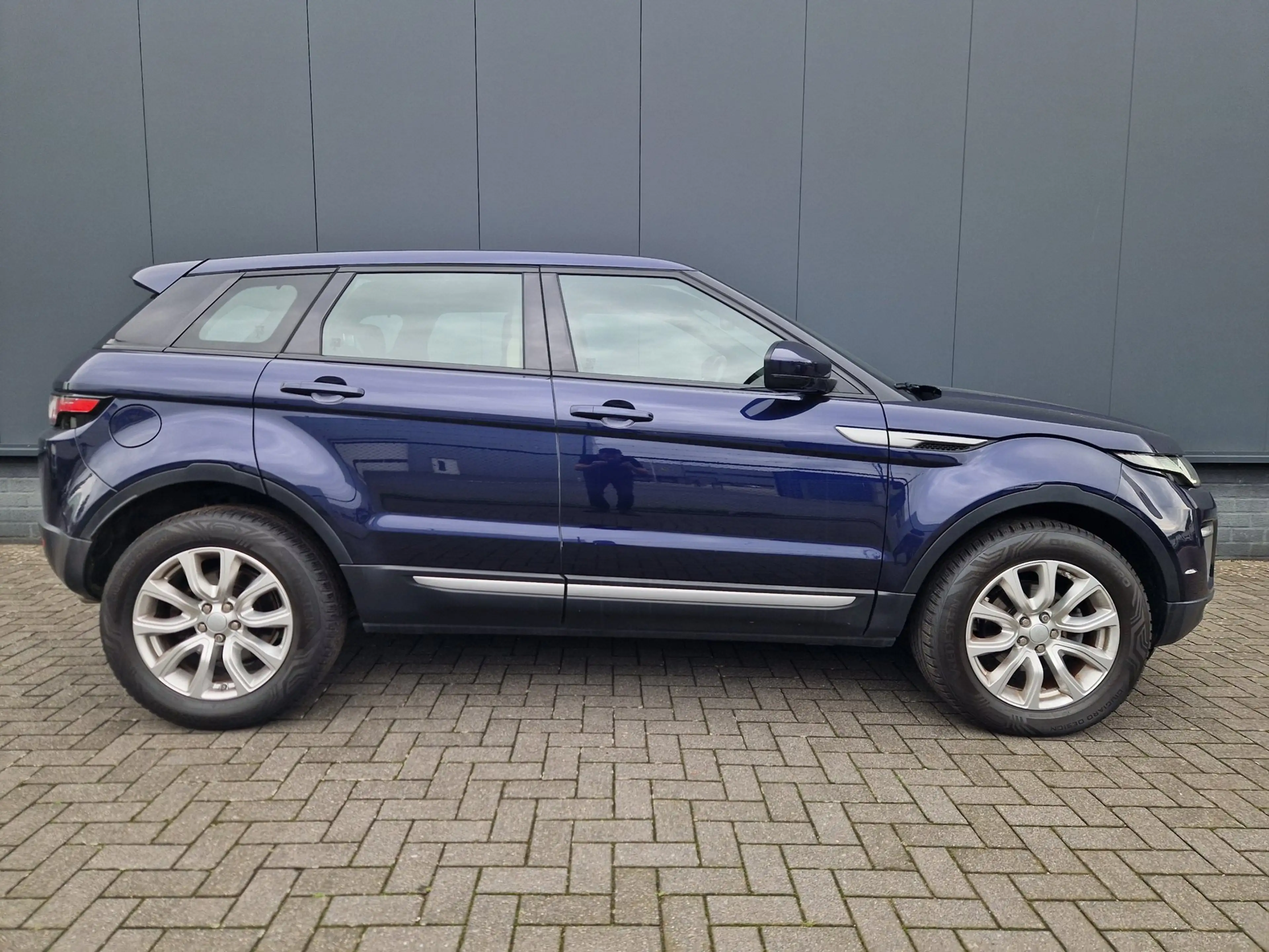 Land Rover Range Rover Evoque 2.0 eD4 Urban Series SE — photo 28