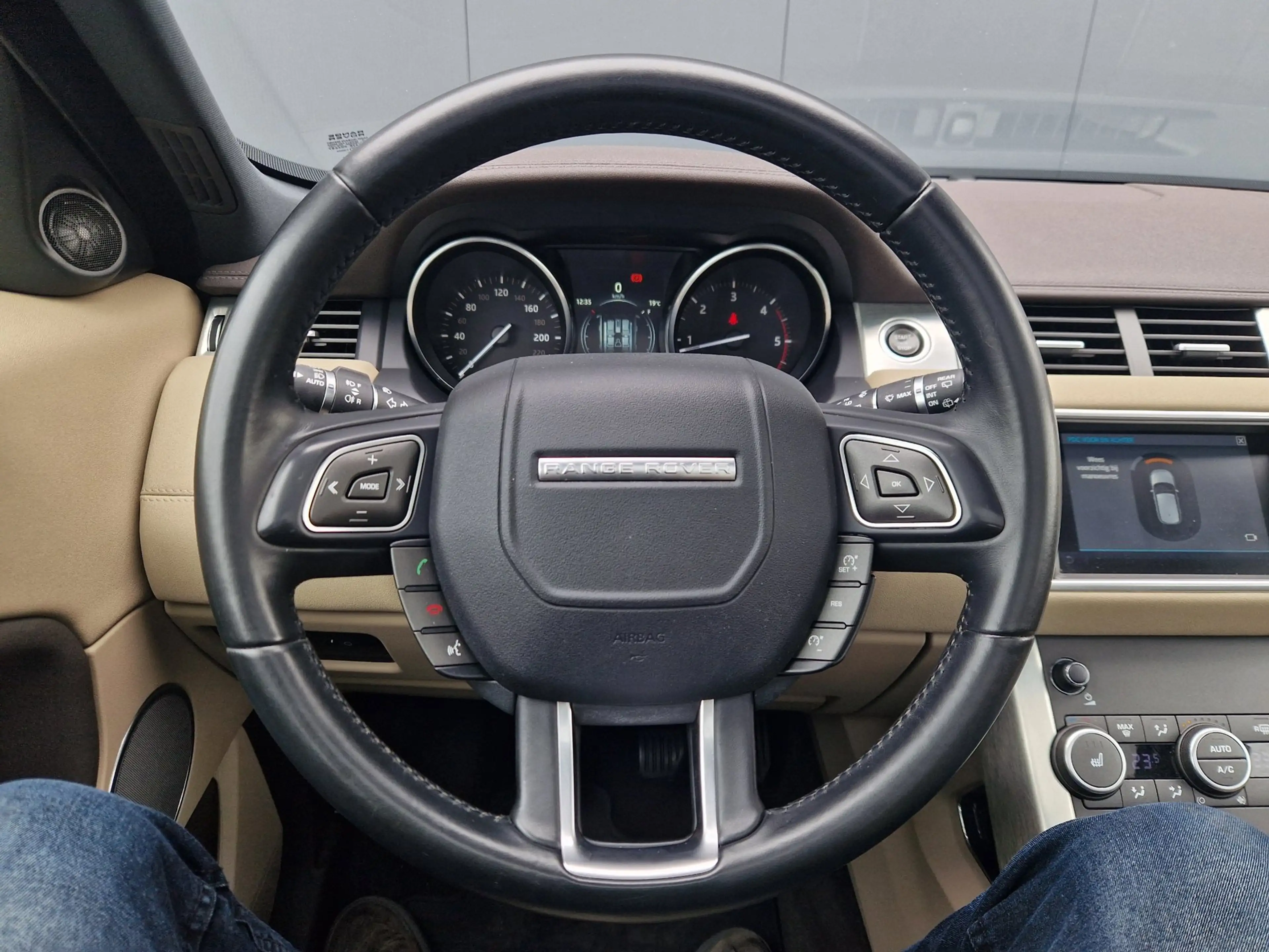 Land Rover Range Rover Evoque 2.0 eD4 Urban Series SE — photo 17