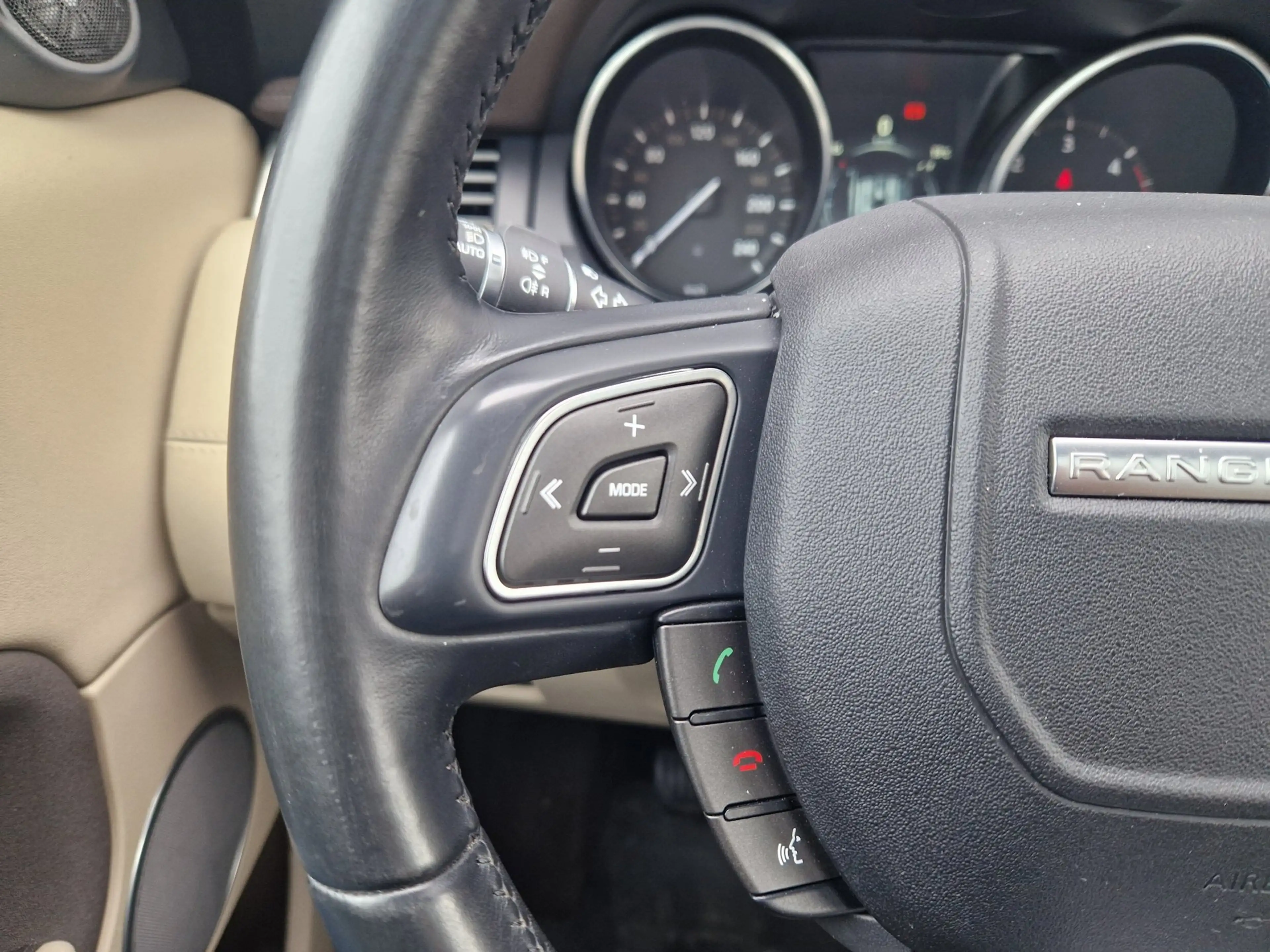 Land Rover Range Rover Evoque 2.0 eD4 Urban Series SE — photo 18