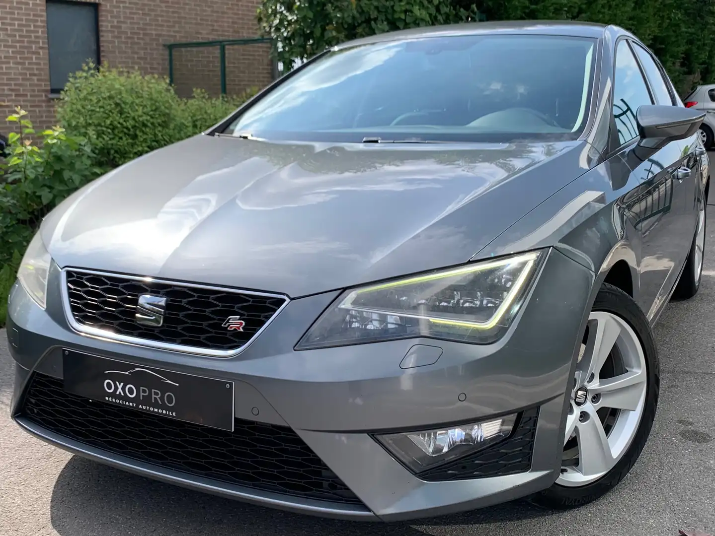 SEAT Leon FR 2.0 TDI 150CV / Boite Auto DSG / Xenon / Gps / Gris - 1