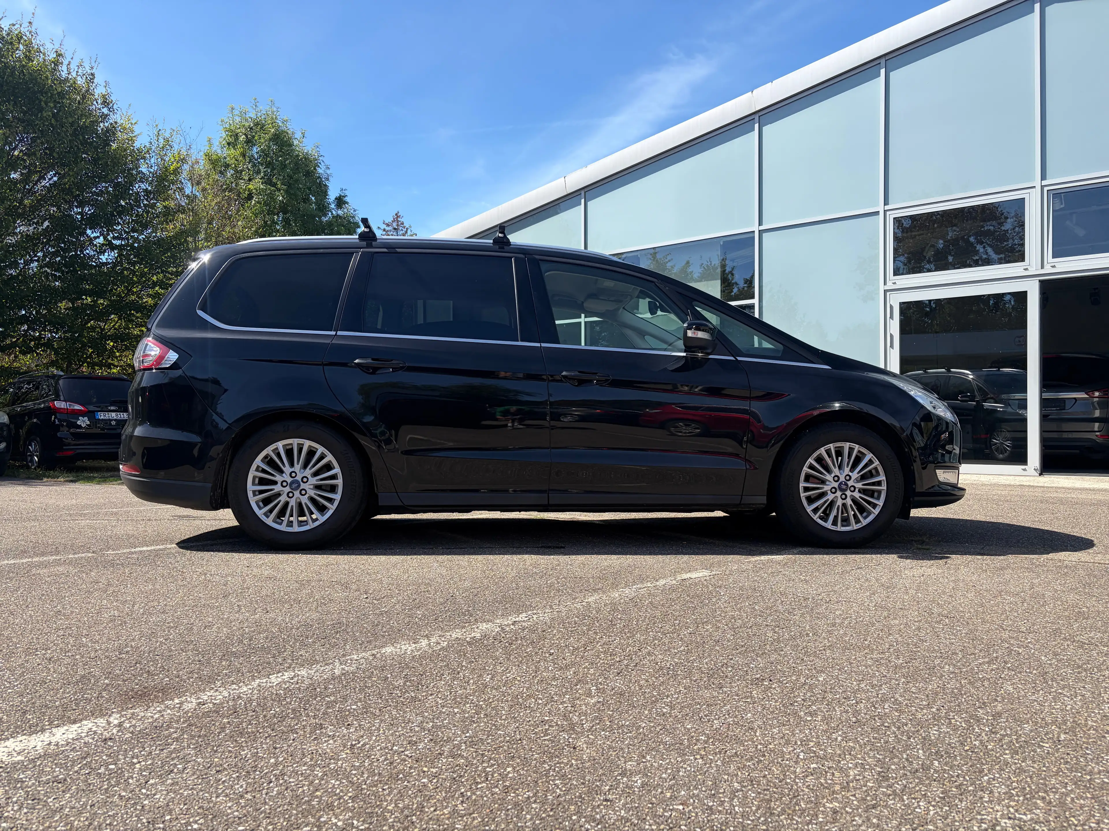Ford Galaxy Titanium*7-SITZER*8-fach bereift* — photo 4