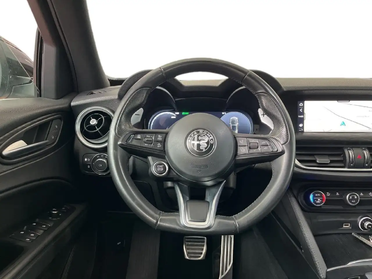 Alfa Romeo Stelvio 2023 — фото 11