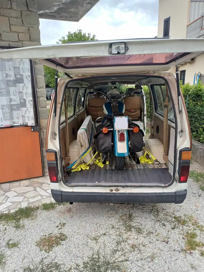 Toyota Hiace minivan Blanco - 2