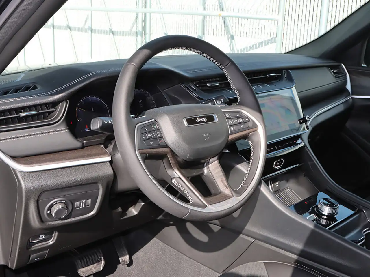 Jeep Grand Cherokee снимка Jeep Grand Cherokee