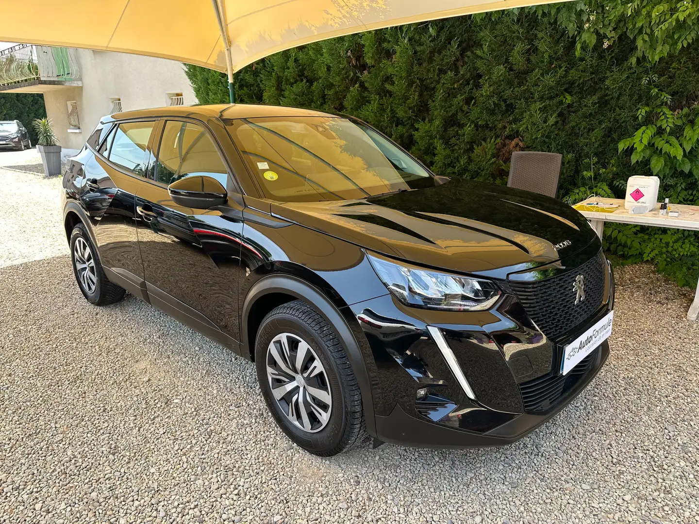 Peugeot 2008 1.5 BlueHDI 100ch Active Business 2021 Zwart - 1