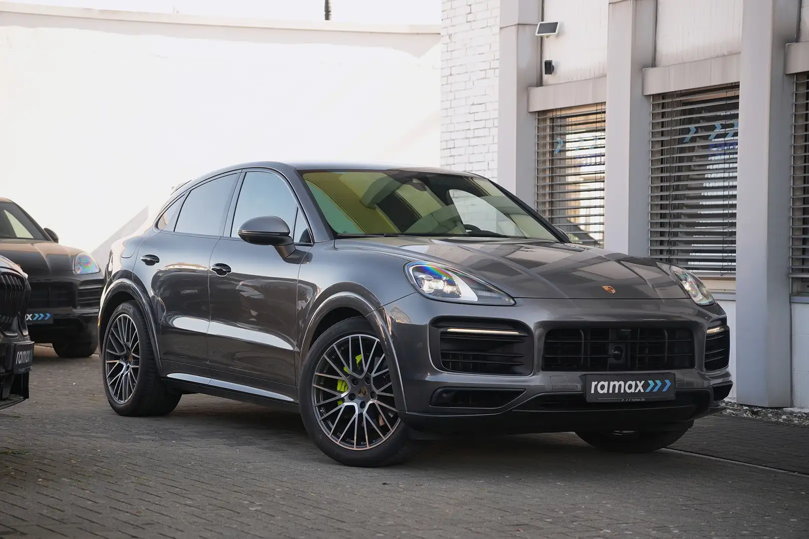 Porsche Cayenne E-Hybrid Coupé SPORTDESIGN-ACC-AHK-BOSE-21RS Grau - 1