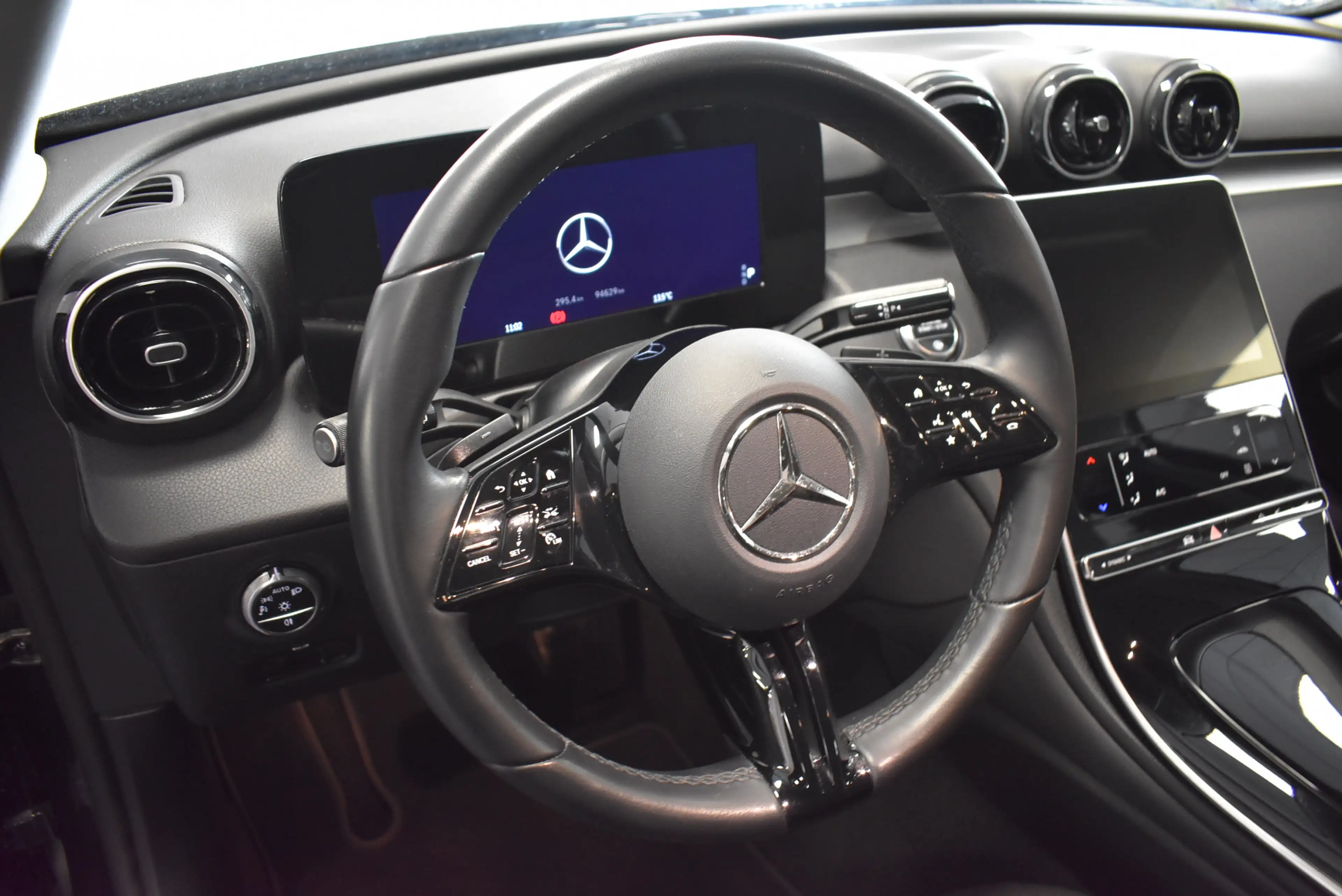 Mercedes-Benz C 220 T Autom Navi LED Temp PDC 1-Hand — photo 6