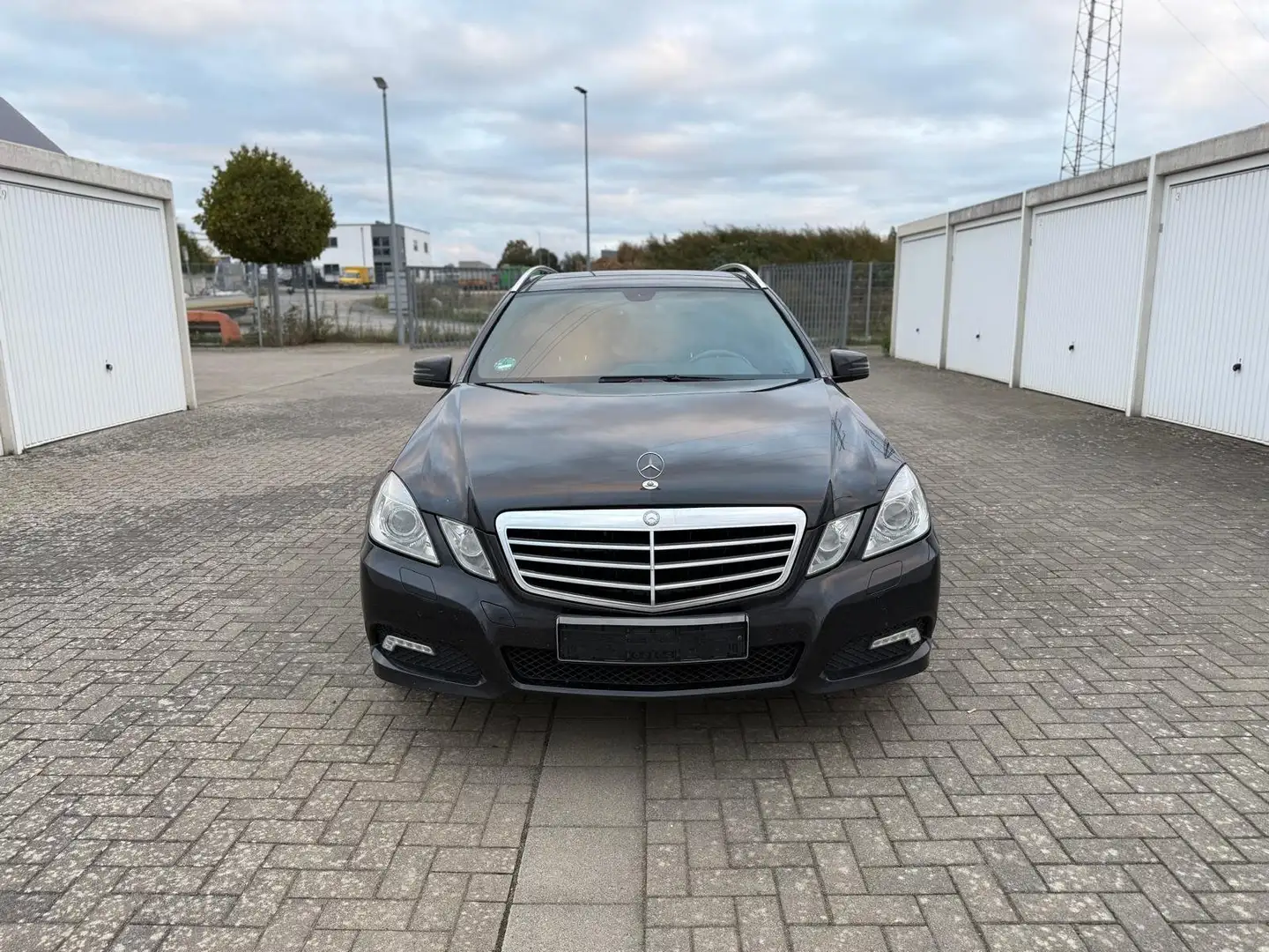 Mercedes-Benz E 350 E 350 CDI BlueEfficiency (212.225) Schwarz - 1