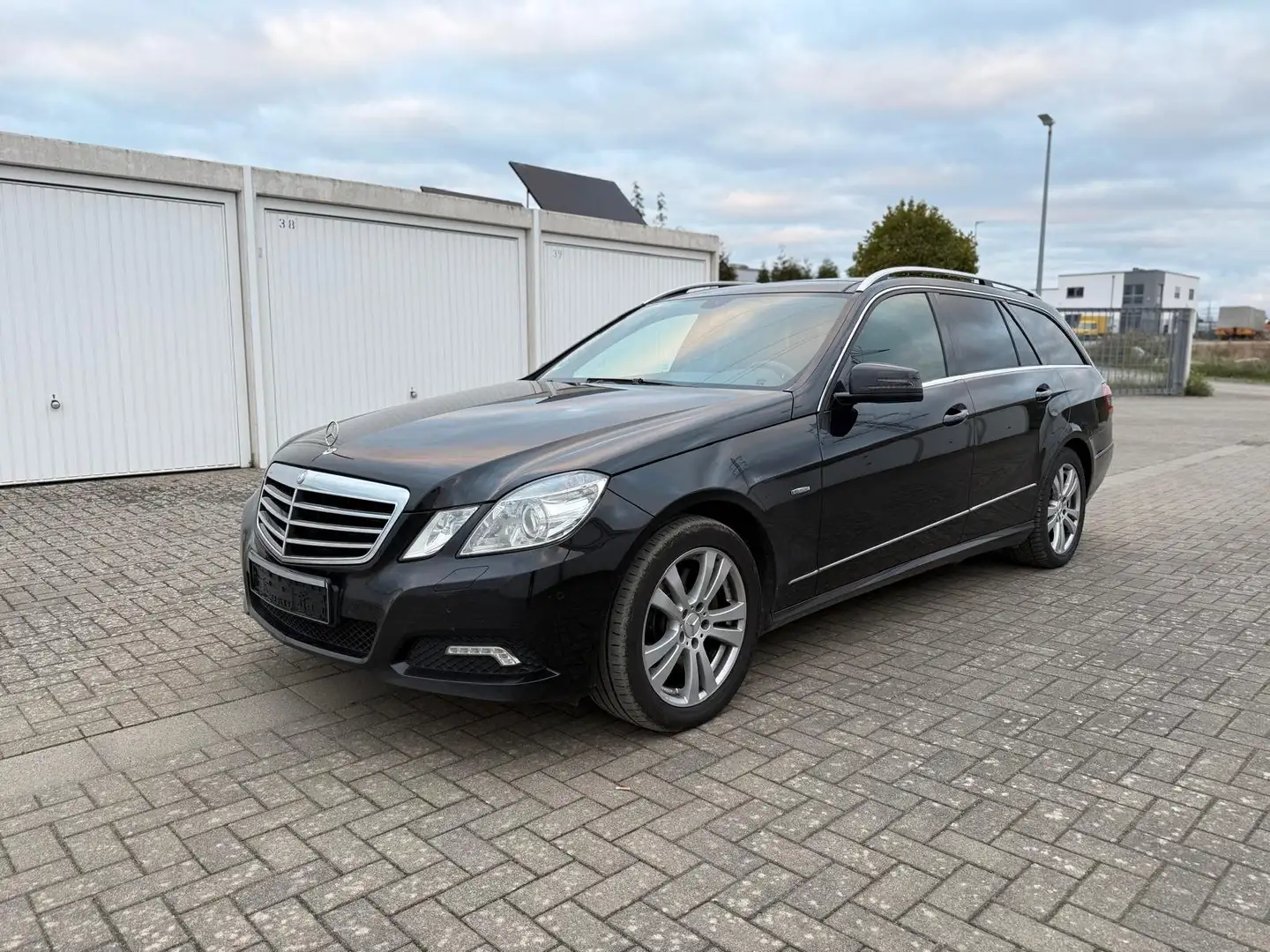 Mercedes-Benz E 350 E 350 CDI BlueEfficiency (212.225) Schwarz - 2