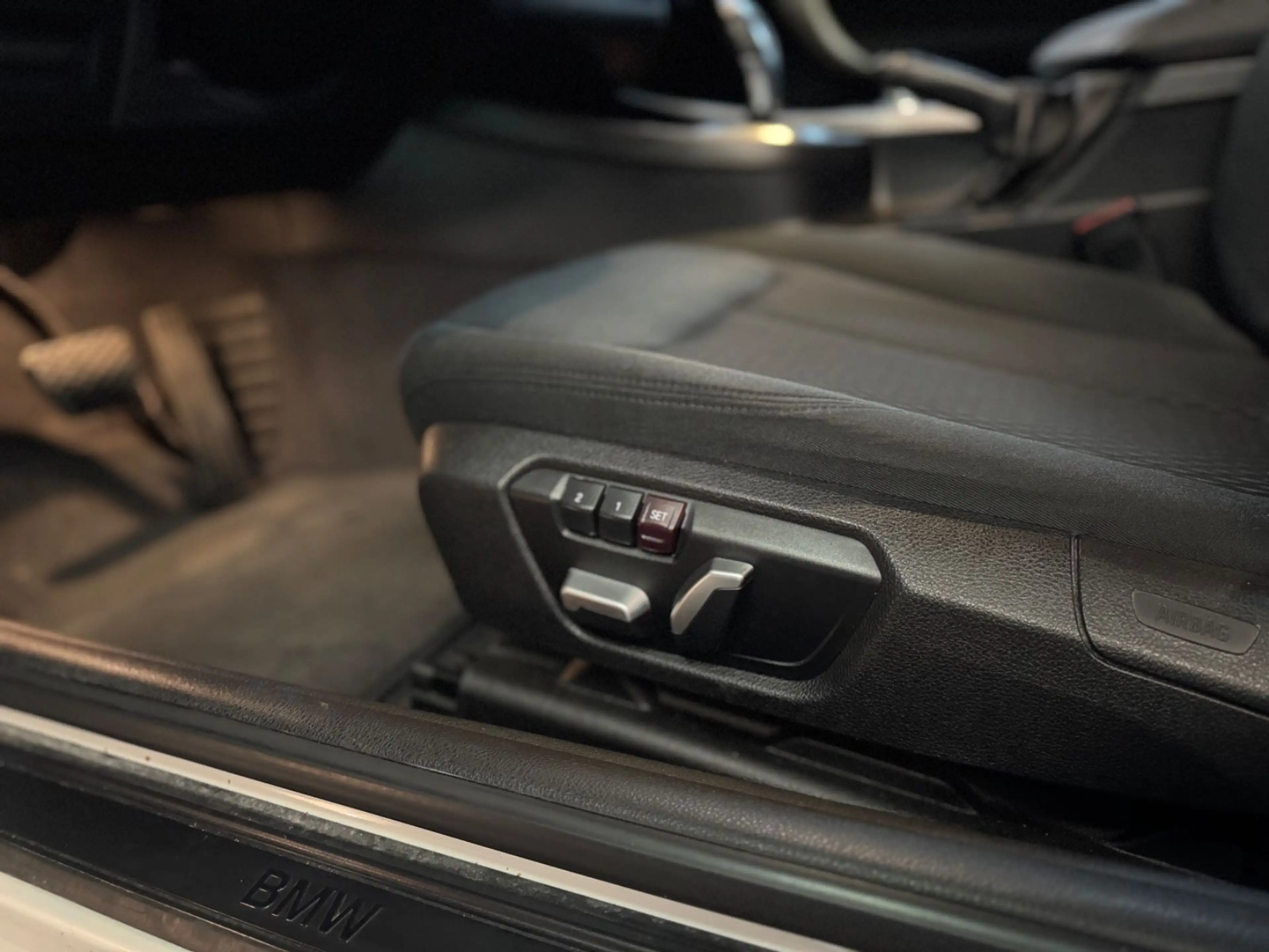 BMW 118 Lim. 118 i Adv. LED/Schiebedach/Memory/SHZ/SpurH — photo 11