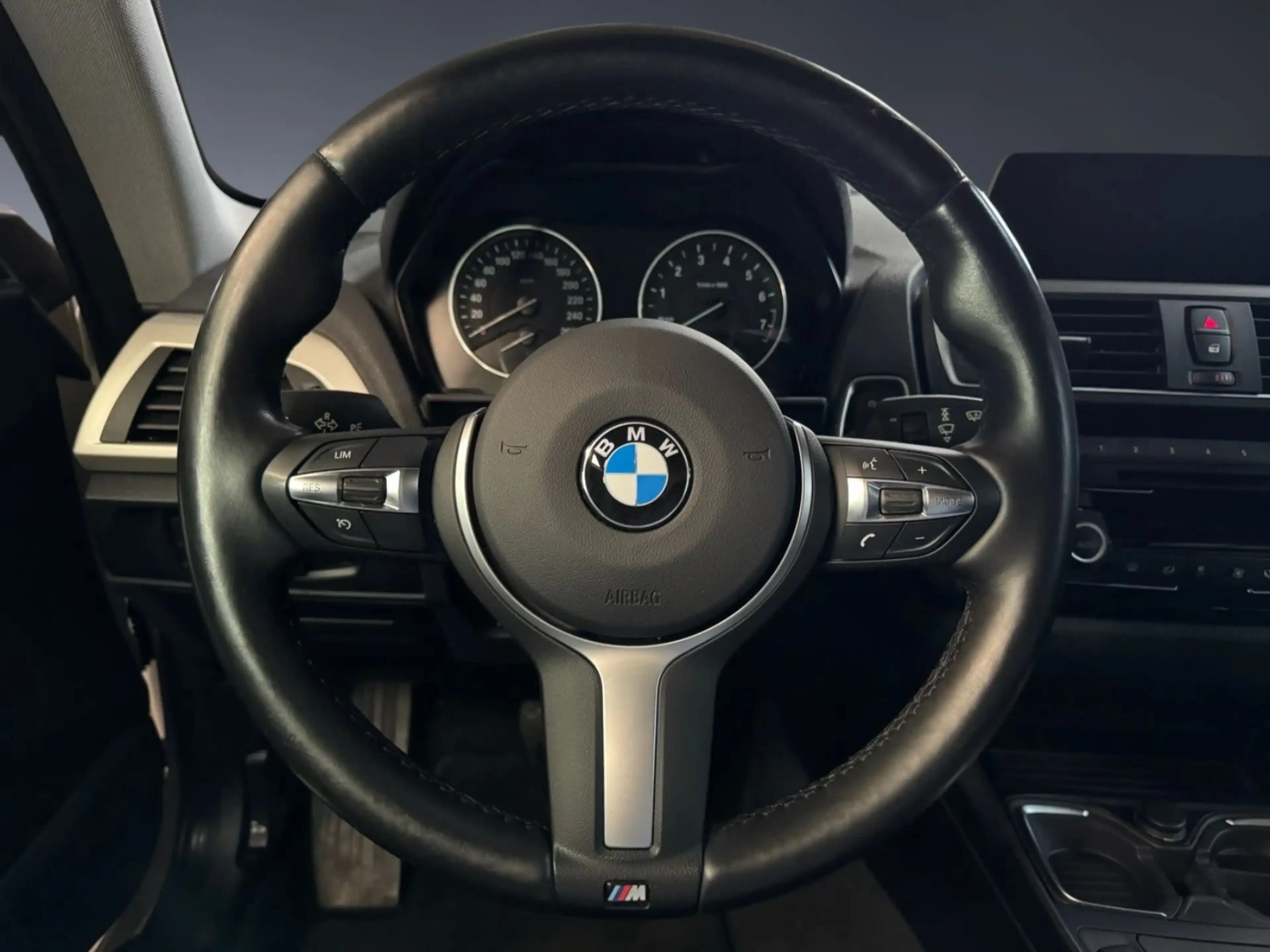 BMW 118 Lim. 118 i Adv. LED/Schiebedach/Memory/SHZ/SpurH — photo 12