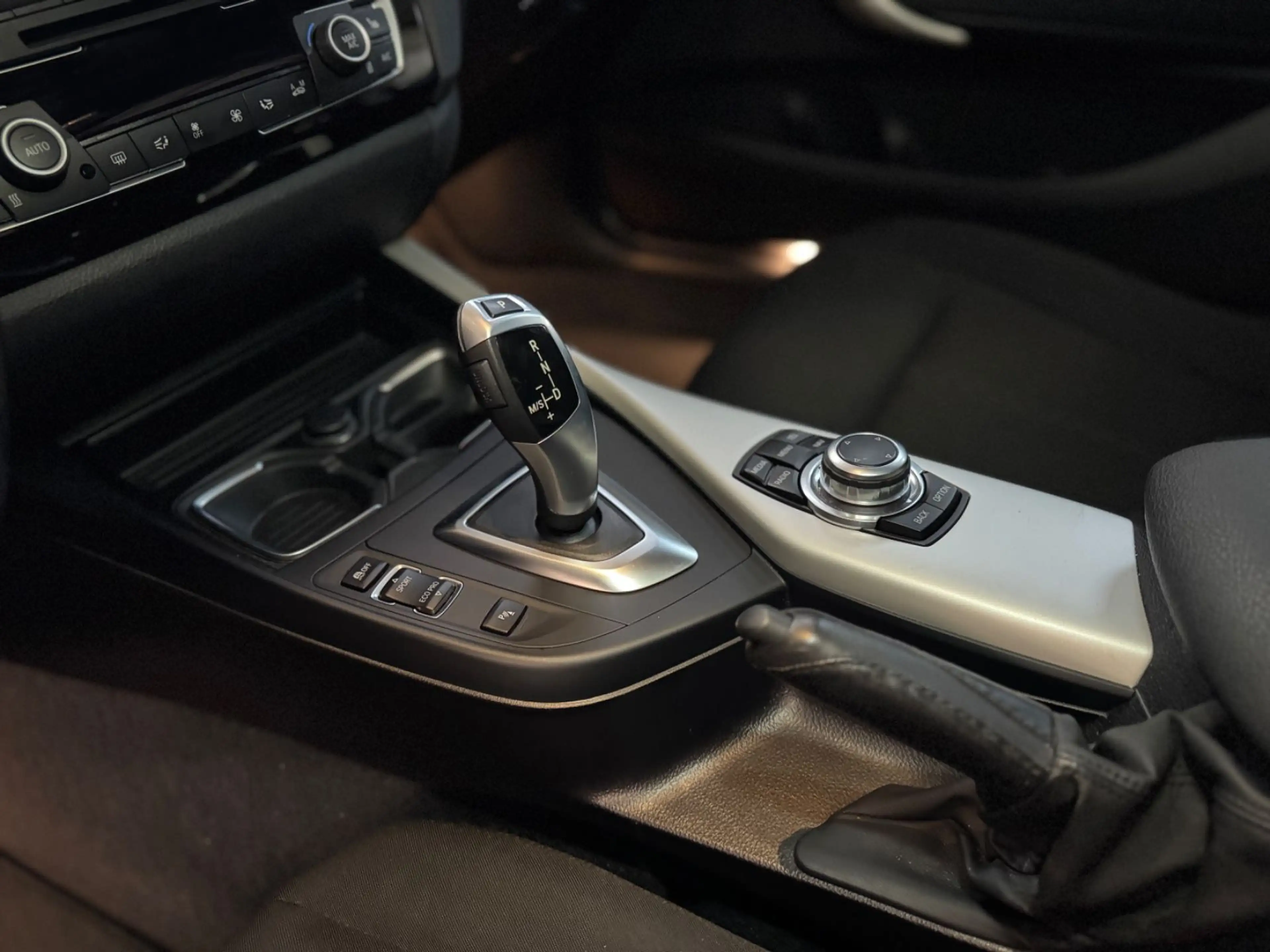 BMW 118 Lim. 118 i Adv. LED/Schiebedach/Memory/SHZ/SpurH — photo 10