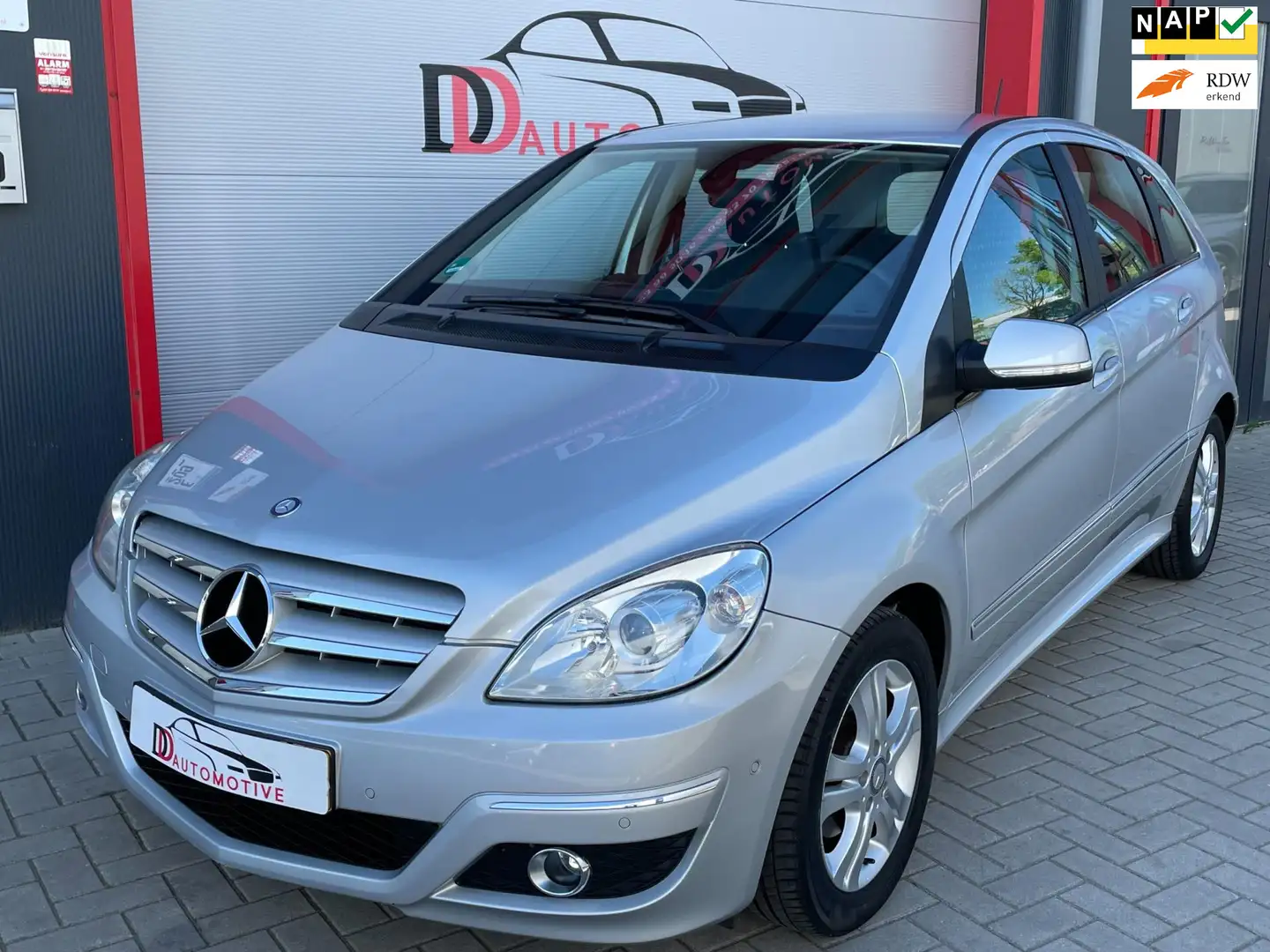 Mercedes-Benz B 180 Business Class AUT/PDC/CRUISE/AIRCO/WEINIGKM Gris - 1