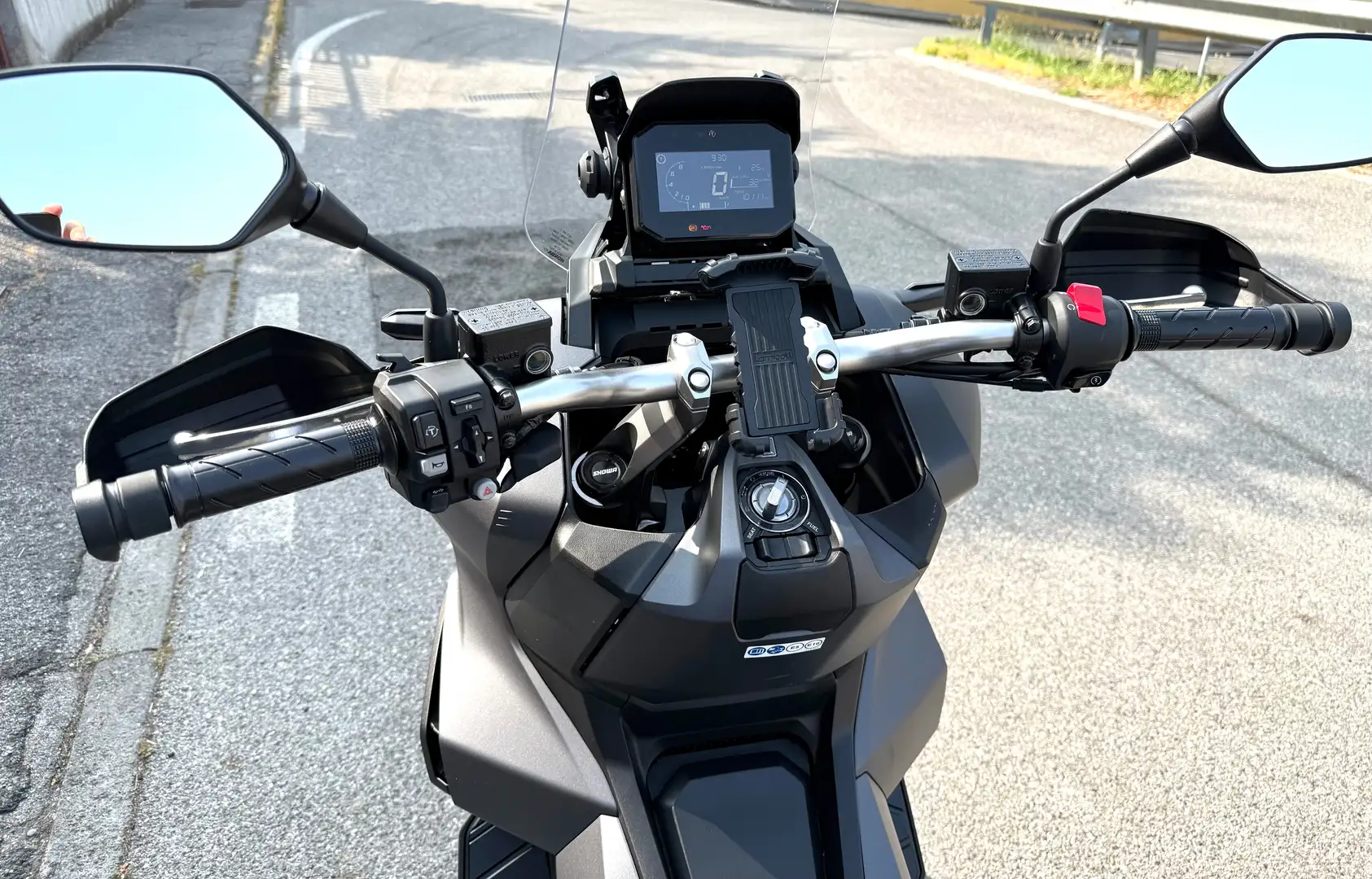 Honda ADV 350 Nero - 2