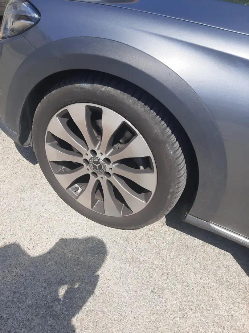 Mercedes-Benz E 220 E 220 d 4Matic T All-Terrain 9G-TRONIC NP. 82345,- Grau - 2