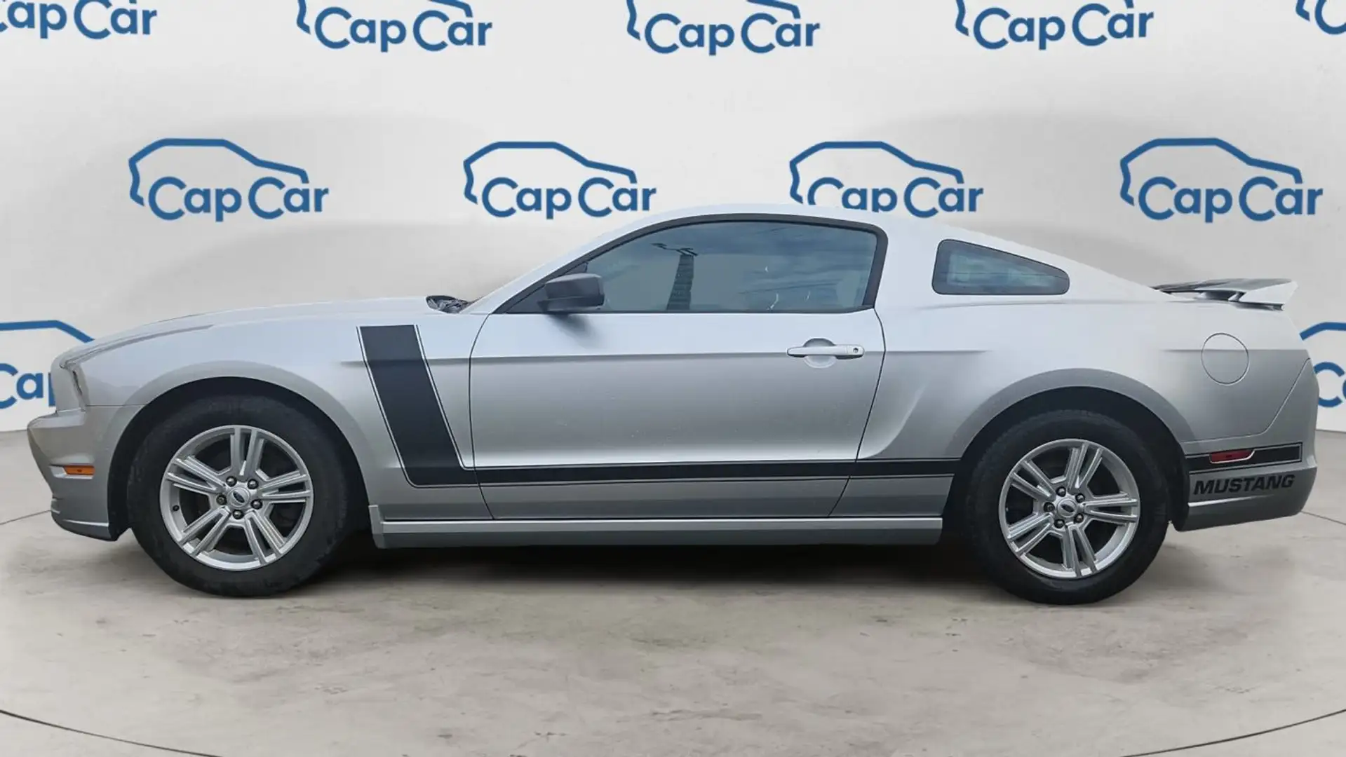 Ford Mustang Coupe 3.7 V6 305 Fastback - 2