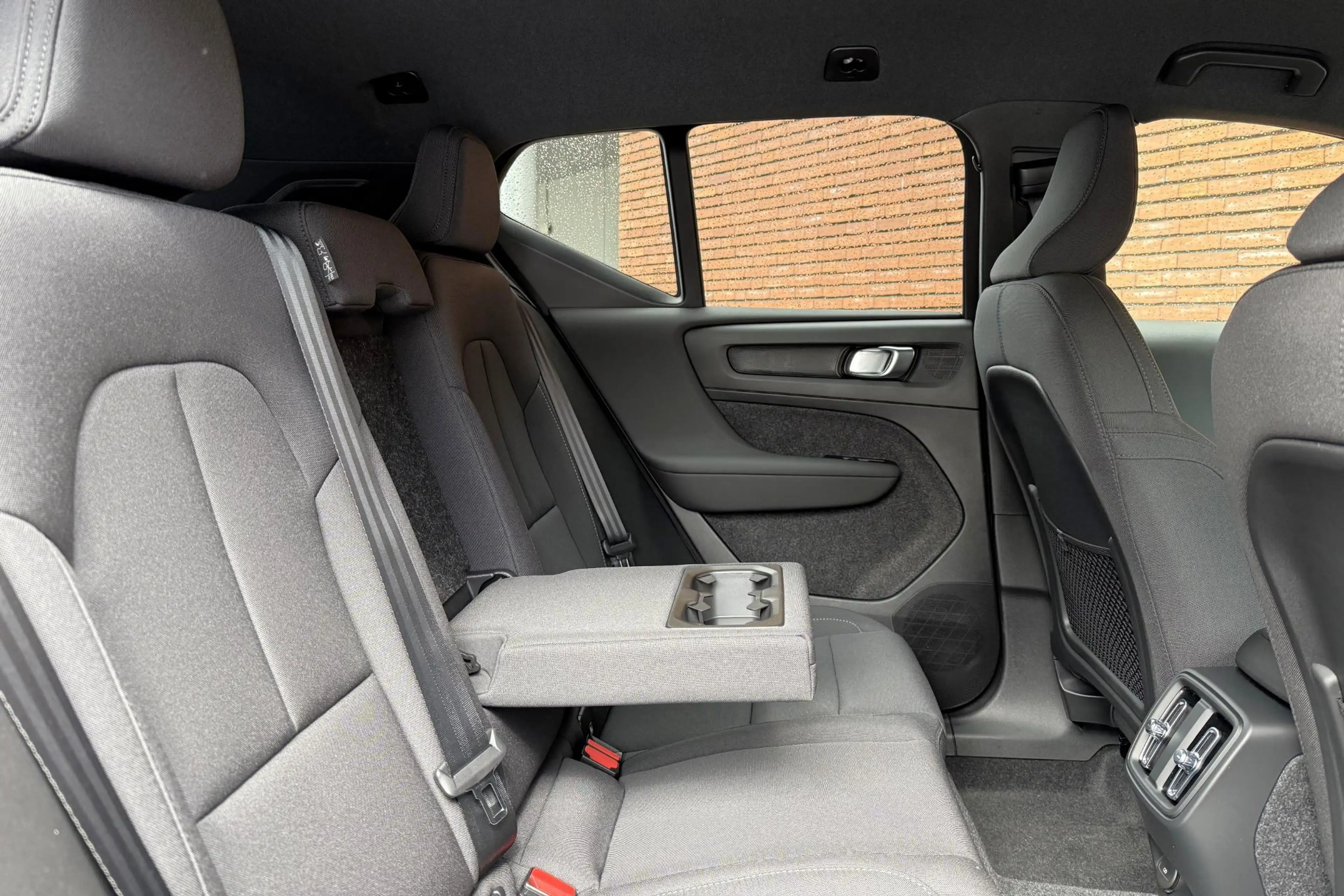 Volvo EX40 Single Motor Extended Range Plus 82 kWh | Trekhaak — photo 8