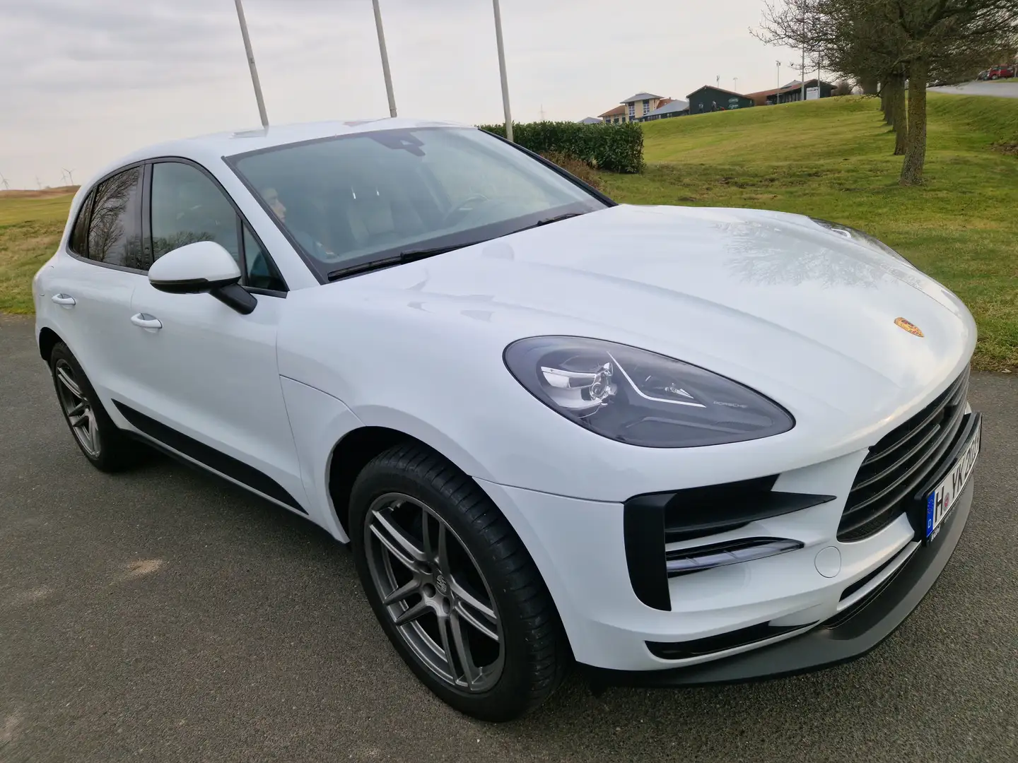 Porsche Macan Basis Weiß - 1