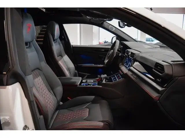 Lamborghini Urus view 6