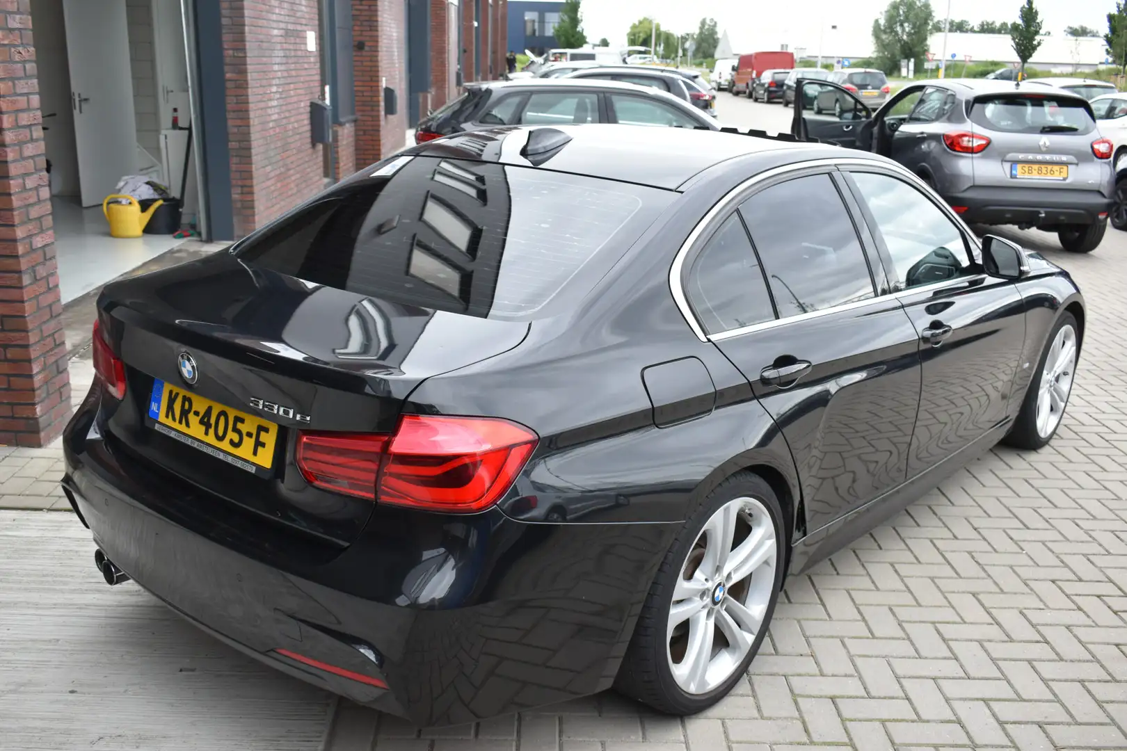 BMW 330 3-serie 330e M-Sport Centennial High Executive Zwart - 2