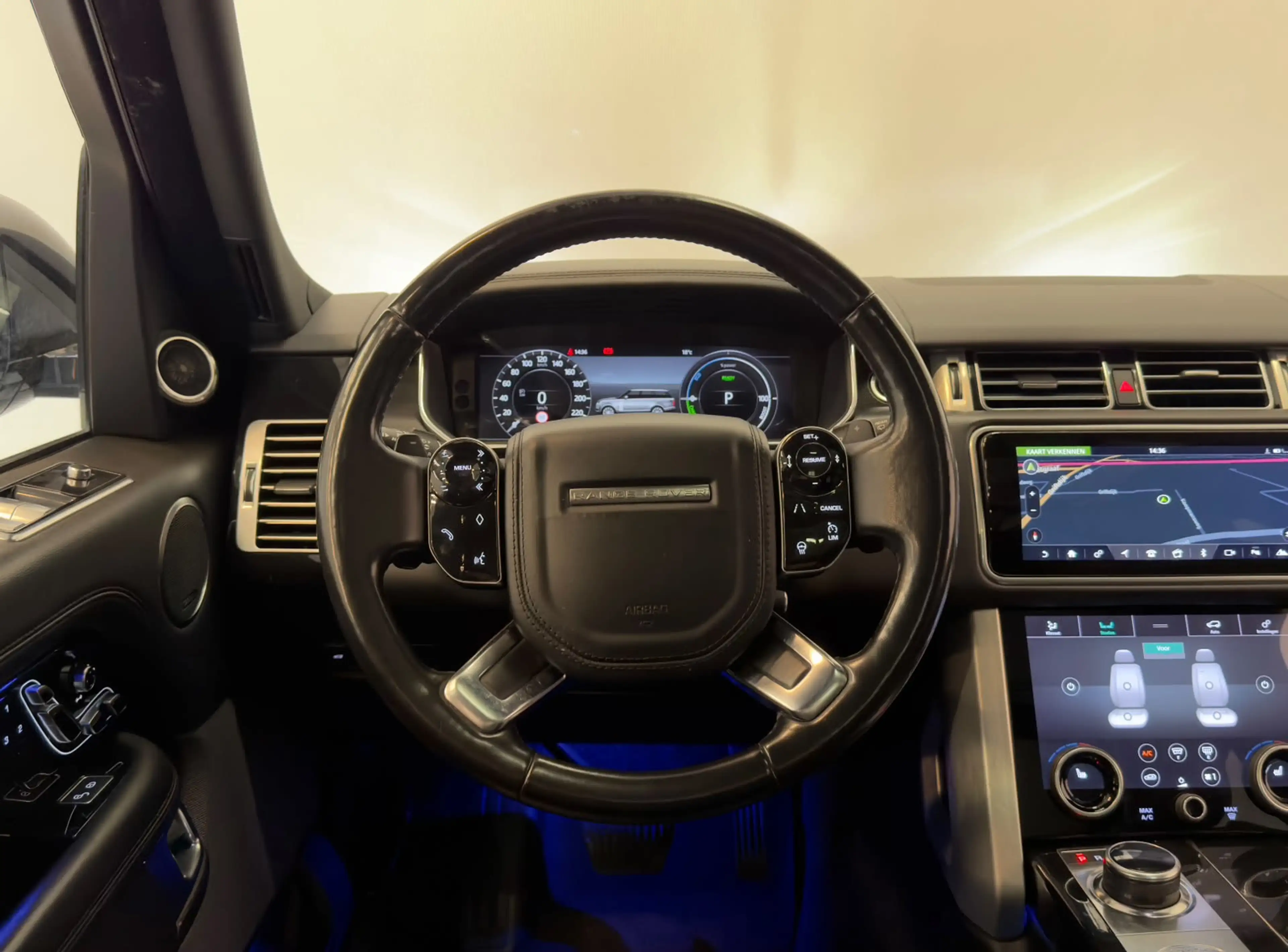Land Rover Range Rover 2.0 P400e Vogue / Pano / Meridian / Memory — photo 13