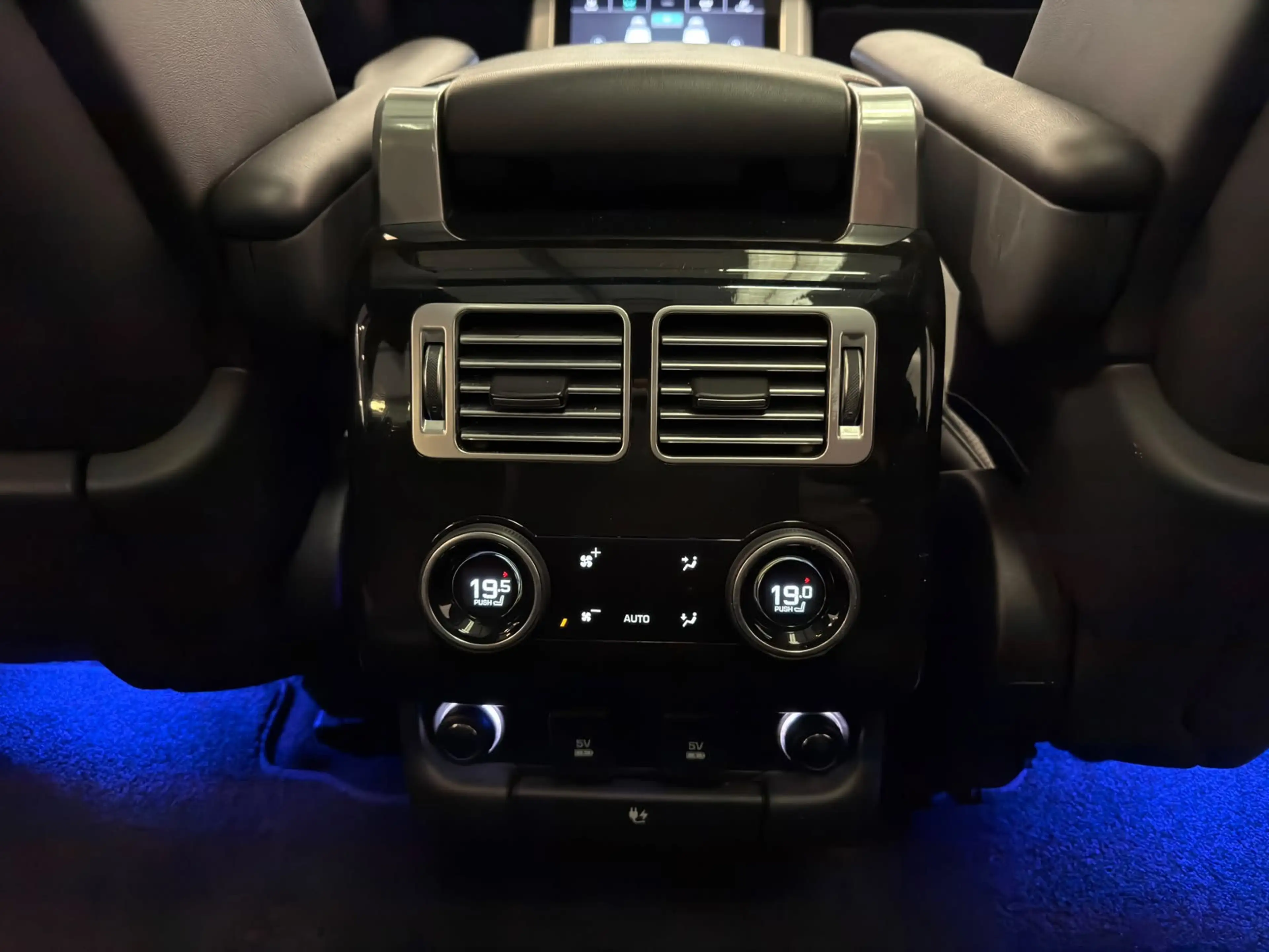 Land Rover Range Rover 2.0 P400e Vogue / Pano / Meridian / Memory — photo 9