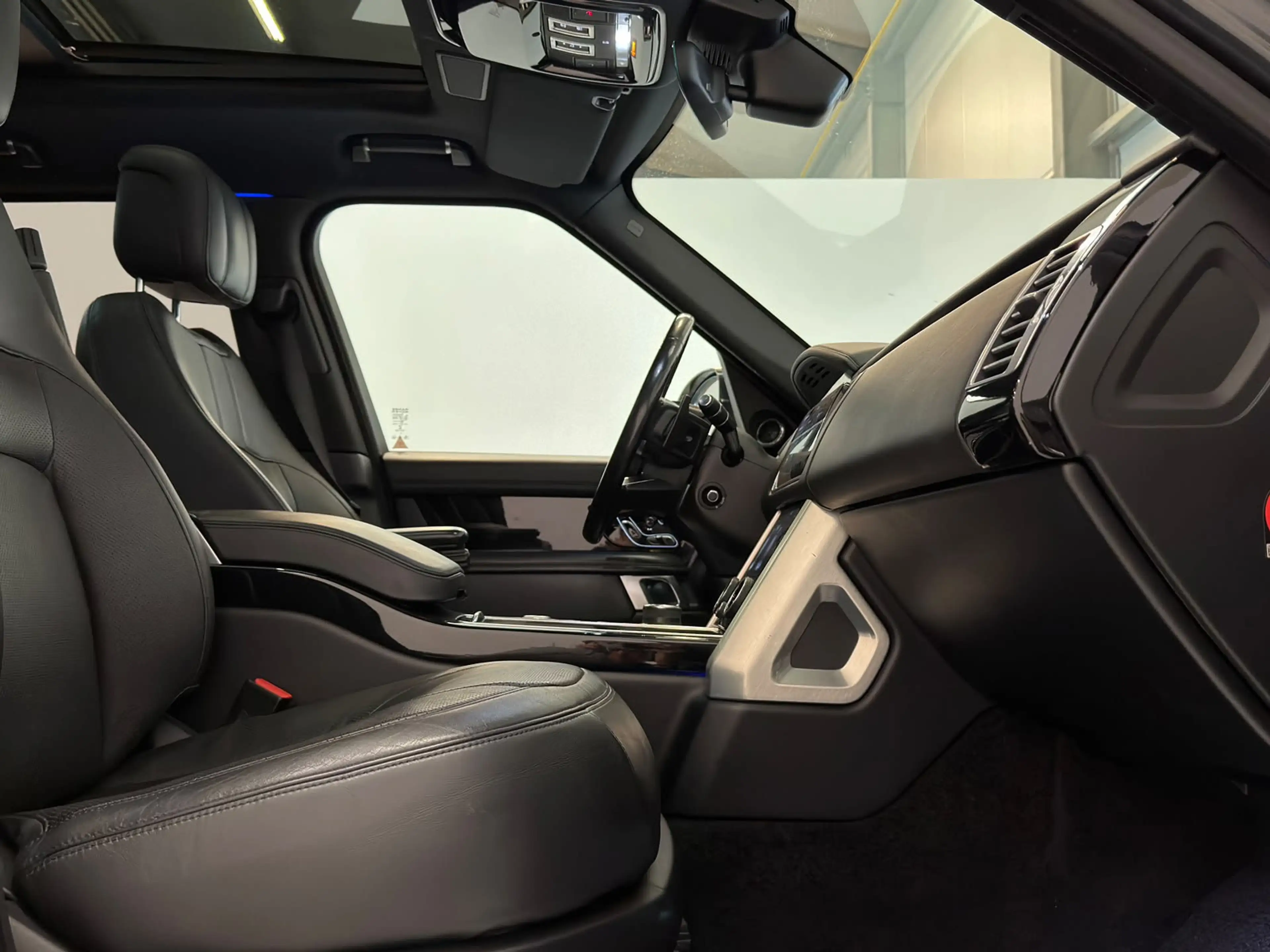 Land Rover Range Rover 2.0 P400e Vogue / Pano / Meridian / Memory — photo 7