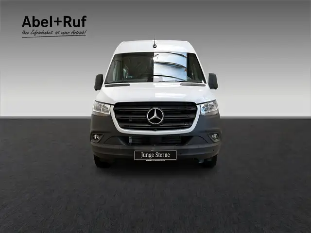 Mercedes-Benz Sprinter view 2