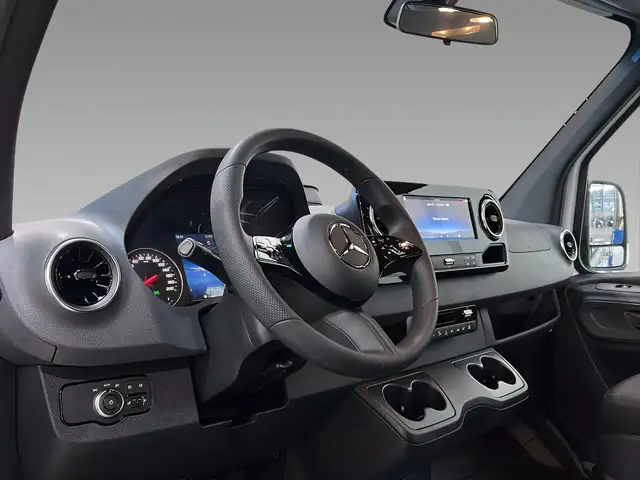 Mercedes-Benz Sprinter view 11